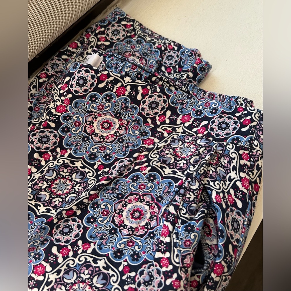 Women’s Loft Outlet taper medallion pants size large